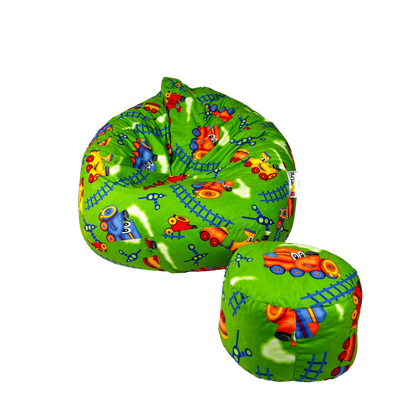 Zestaw puf wypchanych granulatem dla dziecka, fotel + pufa. W kolorze zielonym z wzorami w pociągi i tory.
