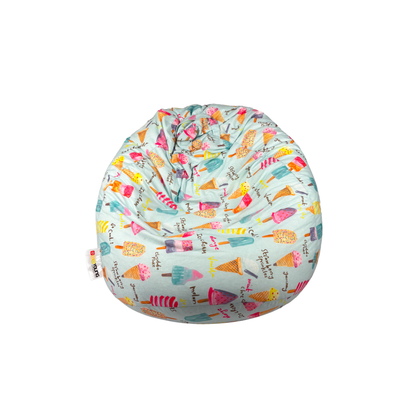 Niebieski, dziecięcy fotel worek sako wypchany granulatem we wzór z różnokolorowymi lodami.