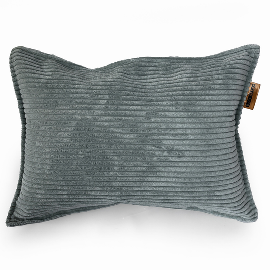 Sztruksowa, prążkowana poduszka wypchana kulką silikonową w kolorze szarym.