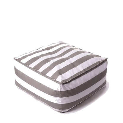 Pufa Stripe Maxi w pasy biało-szare, podnóżek i siedzisko z tkaniny wodoodpornej, 70 x 70 x 38 cm